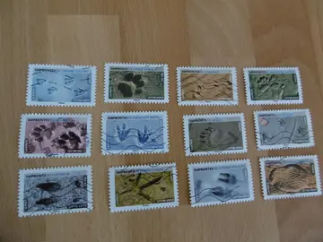 Série 12 timbres Empreintes d'animaux 2021