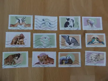 Série 12 timbres Tendres animaux 2023