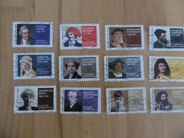 Série 12 timbres Les grands voyageurs 2022