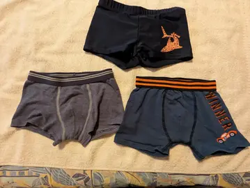 2 BOXERS + 1 SLIP BAIN GARCON 6/8 ANS