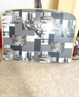 lit 1personne avec sommier et l'armoire assortie