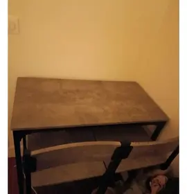 table bar haut et ses deux chaises