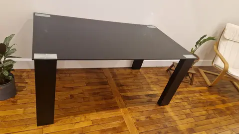 Table en verre noire