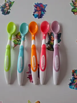 Lot de cuillères pour bébé.