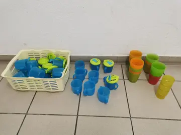 Verres et timbales en plastique