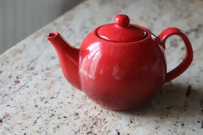 théière rouge