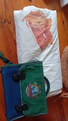 petit cartable ( maternelle) petite couette plutôt plaid