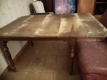 Table en bois + 6 chaises