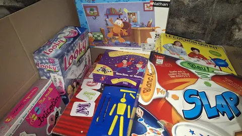 ensemble de jeux de société et de découverte