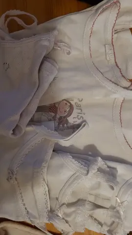 lot de vêtements fille 4// ans