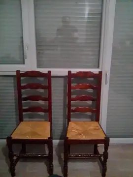 2 chaises en bon état a restaurer