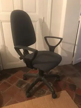 chaise de bureau sur roulettes