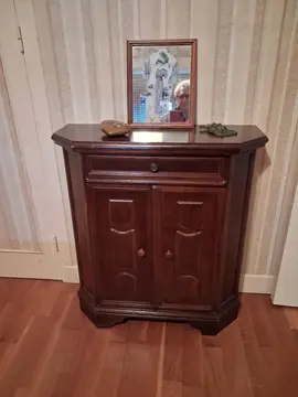 Petit meuble d'appoint en bois