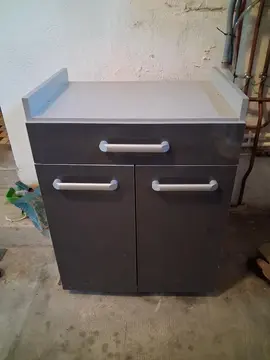 Meuble d'appoint sur roulettes