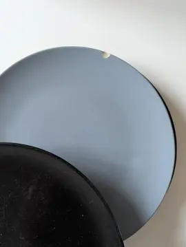 lot assiettes Ikea noires et grises