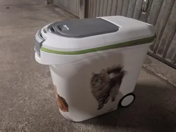 Grande boîte pour croquettes