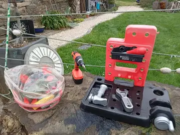 Petit établi et outils