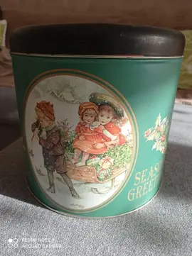 boîte métallique ancienne