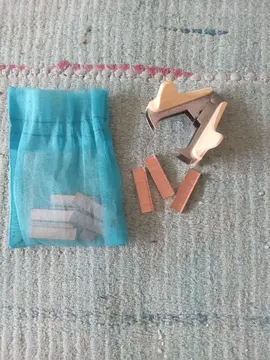 Agrafes et arrache-agrafes