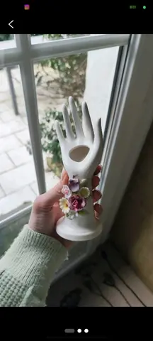 présentoir à bagues en forme de main