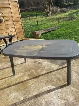 Table de jardin plastique noir