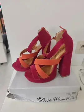 escarpins en velours bordeaux et orange style années 70. taille 36. marque Belle Women. état impecca