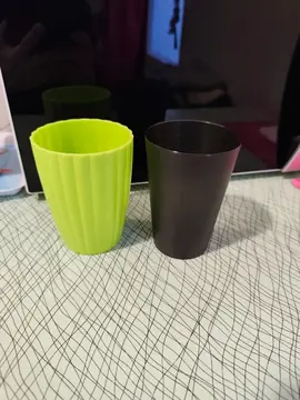 Lot 2 grand verre en plastique Dur.