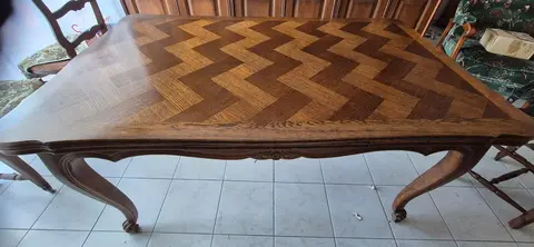 Table de salle à manger et 4 chaises