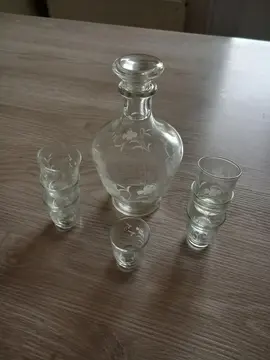 verre liqueur et carafe