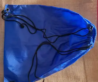 petit sac à dos avec cordelettes
