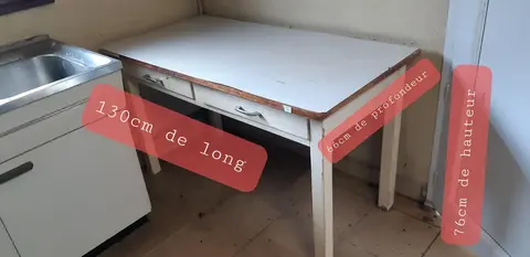 Table de cuisine vintage avec tiroirs
