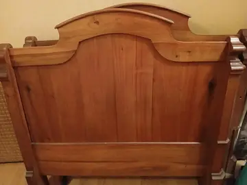 Têtes de lit cerisier.