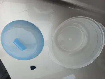 petit saladier et couvercle en plastique