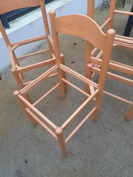 4 chaises sans fond