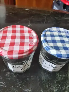 deux pot de confiture vide.( 500g )