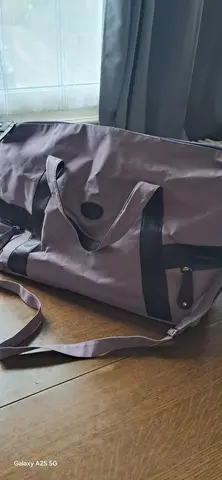 sac de voyage couleur mauve