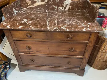 commode bois, dessus marbre