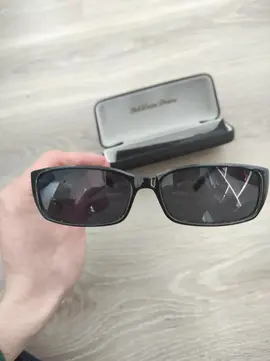 paire de lunette de soleil avec sa boite