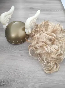 perruque blonde+ casque gaulois