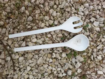 couverts de service en plastique