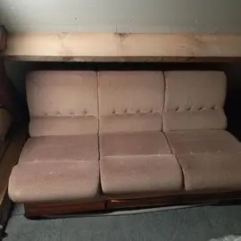 Canapé trois place + fauteuil + desserte en bois