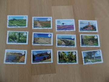 Série 12 timbres Randonnées pédestres 2023