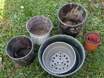 pots en plastique pour plantation