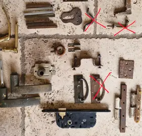 Diverses pièces de serrurerie