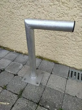 Support métallique pour antenne