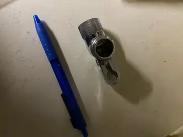 support douche suite : pièce pour accrocher la douche dessus