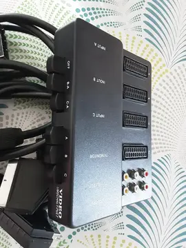 Répartiteur péritel et 3 câbles