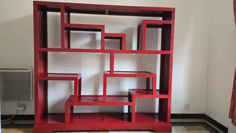 Étagère rouge