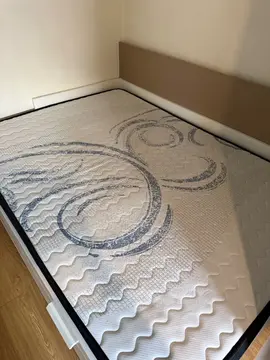 matelas en très bon état - 140x200, confortable