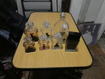 Flacons de parfum pour collectionneur.se